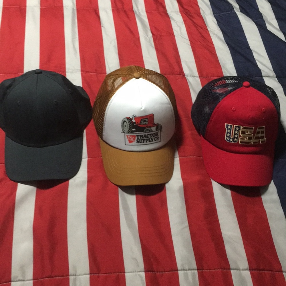 4 Unisex Hats